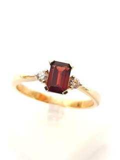 9KYG RING, 2.2mm DIA + 6x4mm GARNET